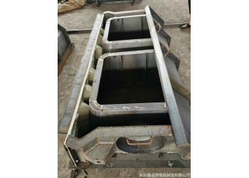 植草生態(tài)砌塊鋼模具經(jīng)久耐用，箱式砌磚護坡模具廠家供貨
