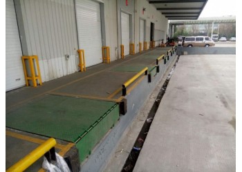 液壓調(diào)節(jié)板固定登車橋貨車登車橋 物流裝卸鋼平臺(tái) 升降平臺(tái)