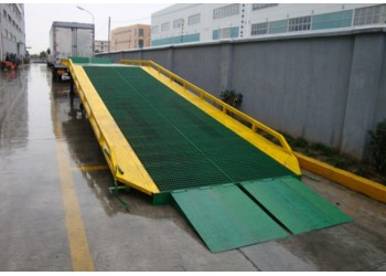 移動(dòng)式登車橋集裝箱裝卸貨臺(tái)卡車裝卸升降臺(tái) 叉車移動(dòng)升降調(diào)節(jié)板